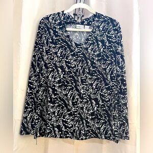 Chico’s size 2 black and white v neck knit top. Long sleeve.